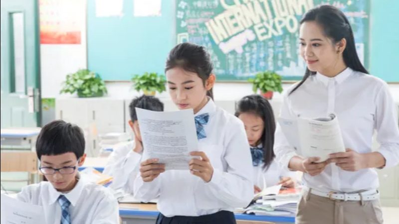 小标题：职场竞争加剧，短期培训应运而生